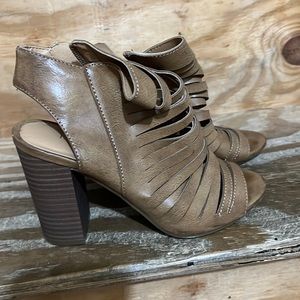 Madden girl wedge sandals size size 5.5